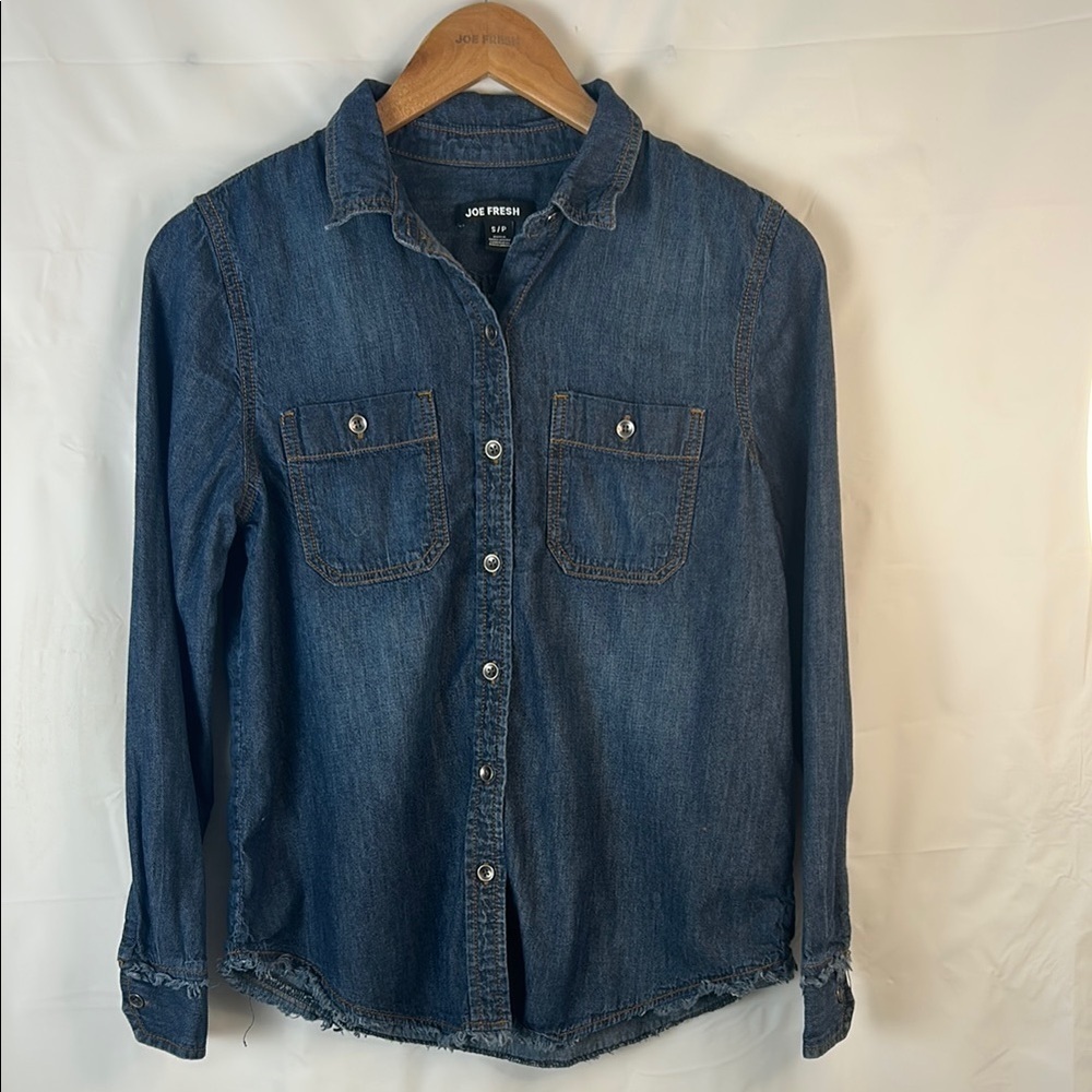 Joe Fresh denim button down shirt women size small Classic Fit dark blue frayed